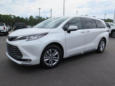 2023 Toyota Sienna Limited 7 Passenger