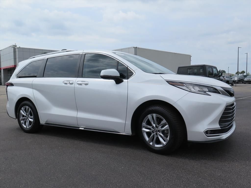 2023 Toyota Sienna Limited 7 Passenger
