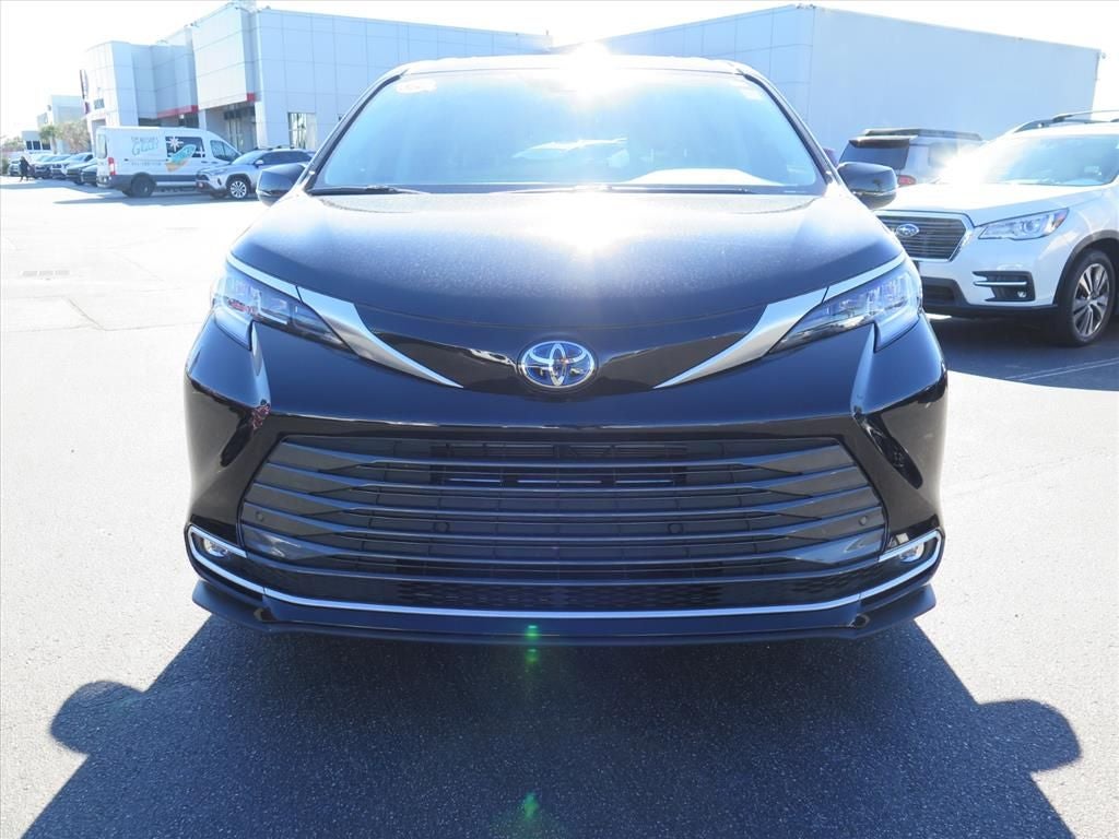 2024 Toyota Sienna Limited 7 Passenger