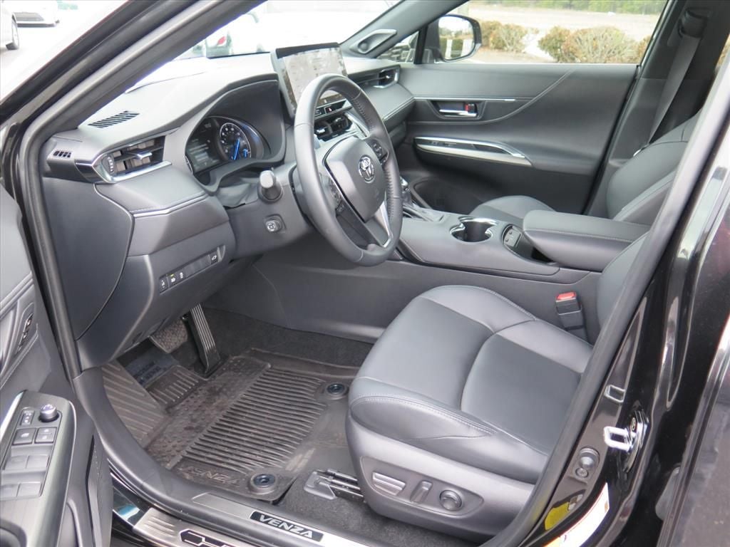 2024 Toyota Venza LE
