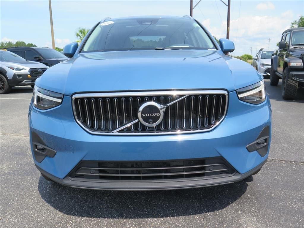 2024 Volvo XC40 B5 Plus Bright Theme