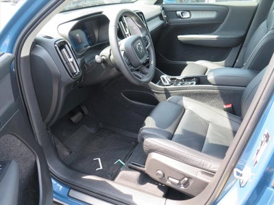 2024 Volvo XC40 B5 Plus Bright Theme