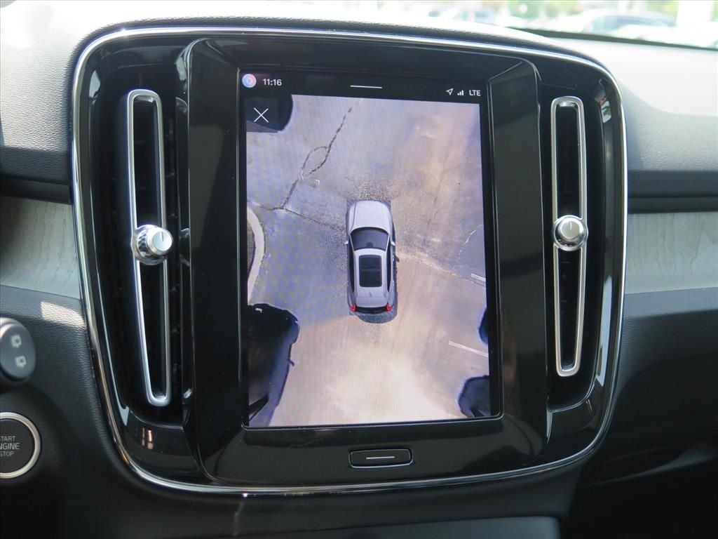2024 Volvo XC40 B5 Plus Bright Theme