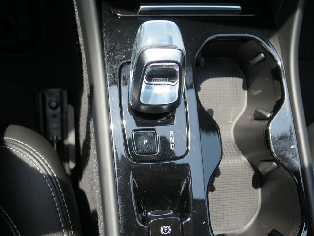 2024 Volvo XC40 B5 Plus Bright Theme