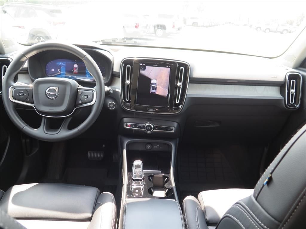 2024 Volvo XC40 B5 Plus Bright Theme