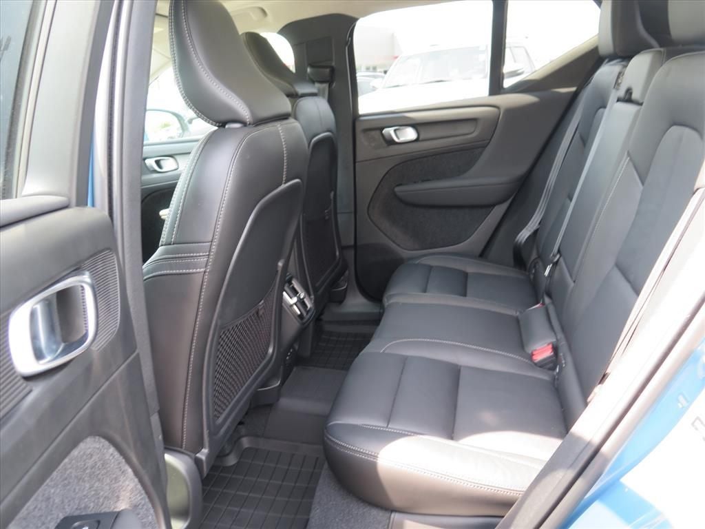 2024 Volvo XC40 B5 Plus Bright Theme