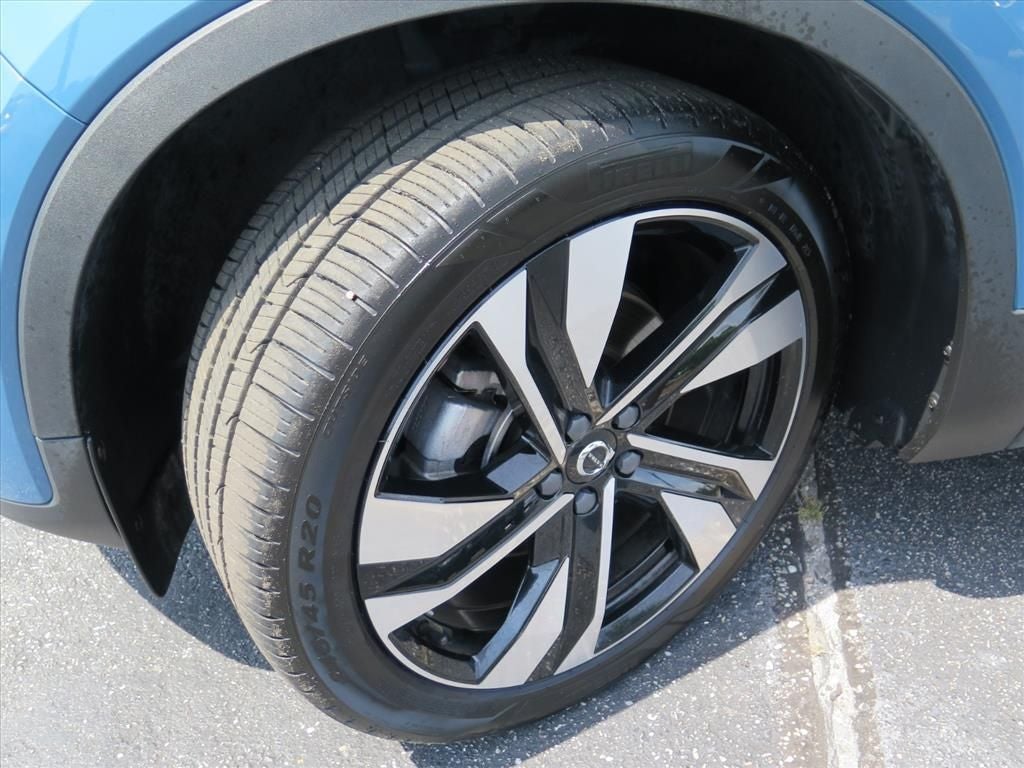 2024 Volvo XC40 B5 Plus Bright Theme