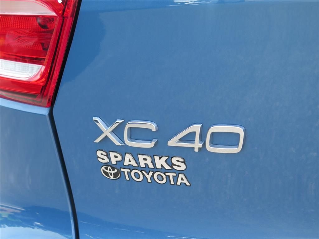 2024 Volvo XC40 B5 Plus Bright Theme
